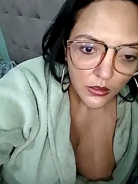 Snapshot of AuroraChest chatting on 09.09.25 AuroraChest online show from 09.09.25