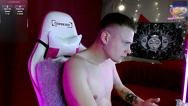 Snapshot of Xavier_Night81 chatting on 10.11.25 Xavier Night81 online show from 10.11.25