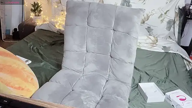 Snapshot of Jade-0906 chatting on 11.04.25 Jade-0906 online show from 11.04.25