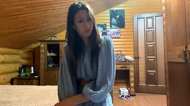 Snapshot of Shyselly chatting on 09.10.25 Shyselly online show from 09.10.25