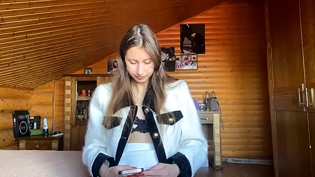 Snapshot of Shyselly chatting on 09.13.25 Shyselly online show from 09.13.25