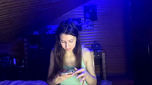 Shyselly online show from 10.15.25