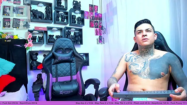 Sarahandzack online show from 10.14.25