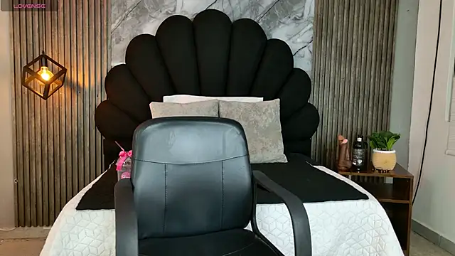 AlahyaPalmerR online show from 10.12.25