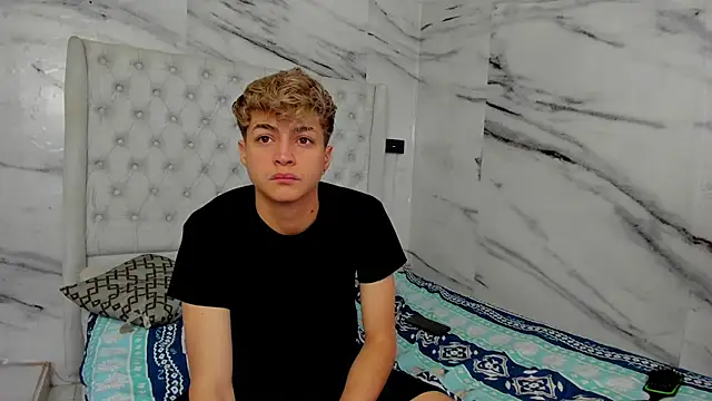 Ari and Storm online show from 10.12.25