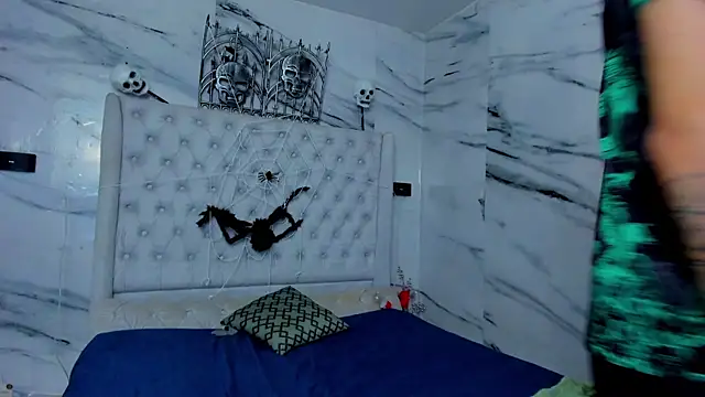 Ari and Storm online show from 11.07.25