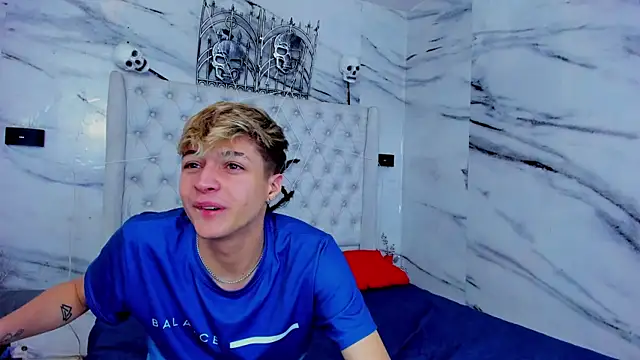 Ari and Storm online show from 11.08.25