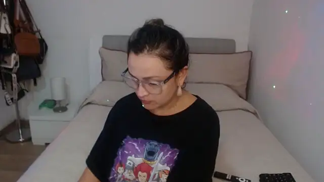 Snapshot of sophie_lopez1 chatting on 06.21.26 sophie lopez1 online show from 06.21.26