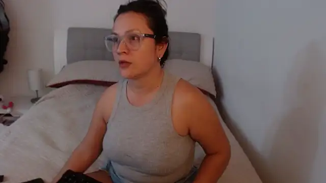 Snapshot of sophie_lopez1 chatting on 07.20.26 sophie lopez1 online show from 07.20.26