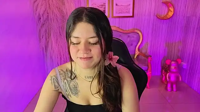 Snapshot of ivy_lodge_s chatting on 09.27.25 ivy lodge s online show from 09.27.25