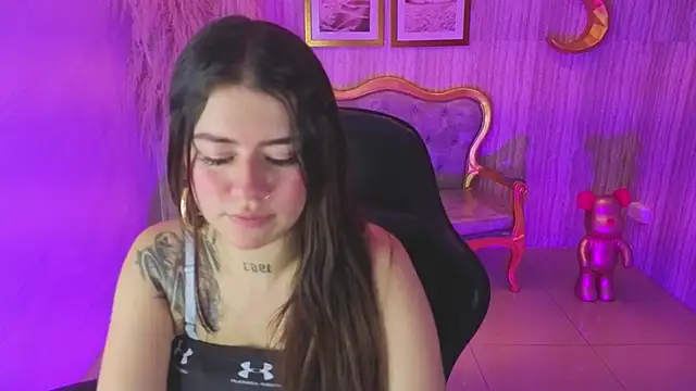 Snapshot of ivy_lodge_s chatting on 10.02.25 ivy lodge s online show from 10.02.25