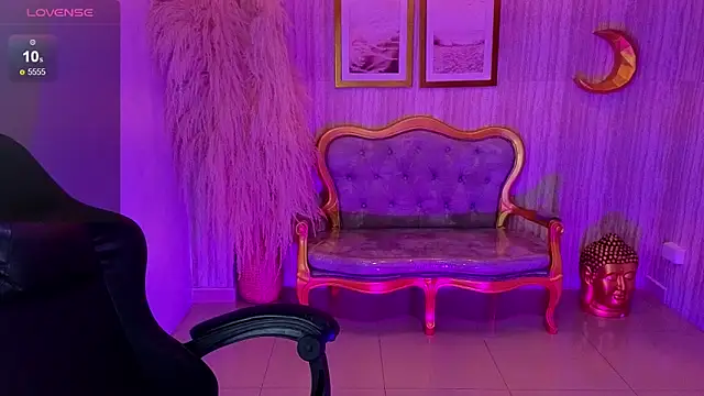 Snapshot of ivy_lodge_s chatting on 10.06.25 ivy lodge s online show from 10.06.25