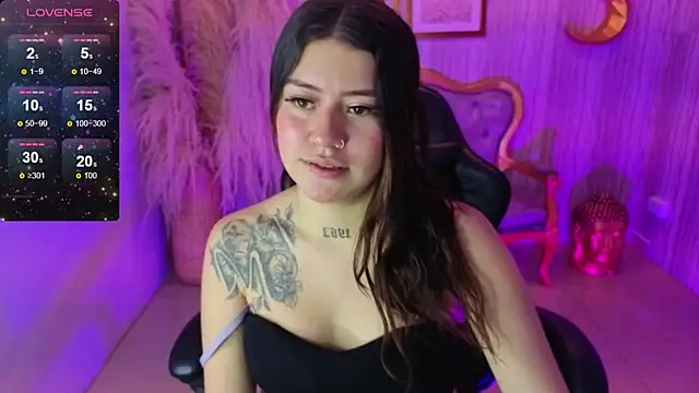 Snapshot of ivy_lodge_s chatting on 10.14.25 ivy lodge s online show from 10.14.25