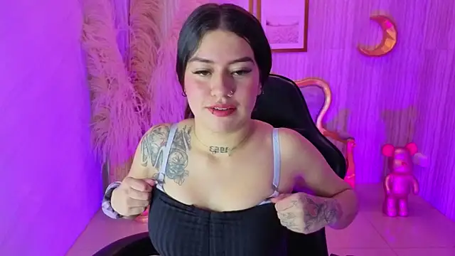 Snapshot of ivy_lodge_s chatting on 10.22.25 ivy lodge s online show from 10.22.25