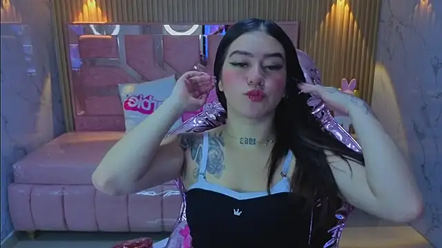 Snapshot of ivy_lodge_s chatting on 10.29.25 ivy lodge s online show from 10.29.25