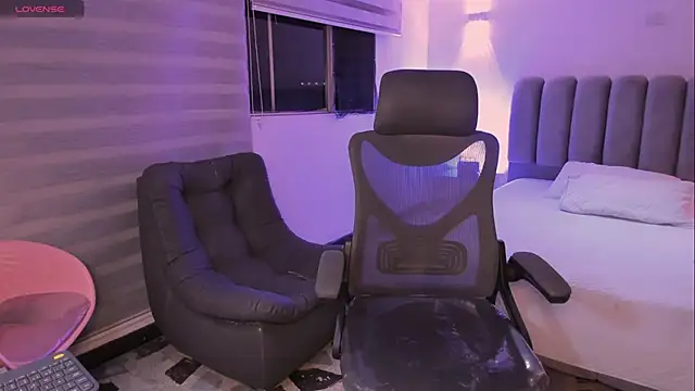 SkyThompson online show from 10.24.25