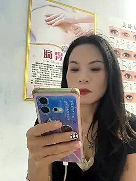 Snapshot of Baby-mmm chatting on 10.20.25 Baby-mmm online show from 10.20.25