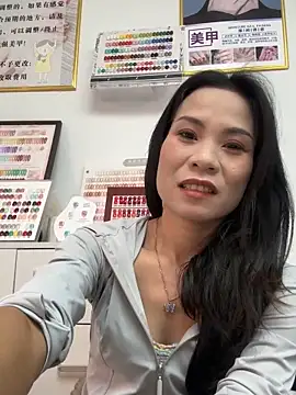 Snapshot of Baby-mmm chatting on 10.25.25 Baby-mmm online show from 10.25.25