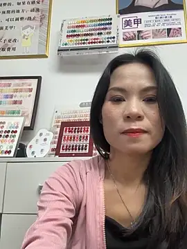 Snapshot of Baby-mmm chatting on 10.26.25 Baby-mmm online show from 10.26.25