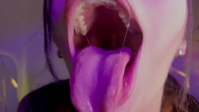 Hollyxx  online show from 02.10.26