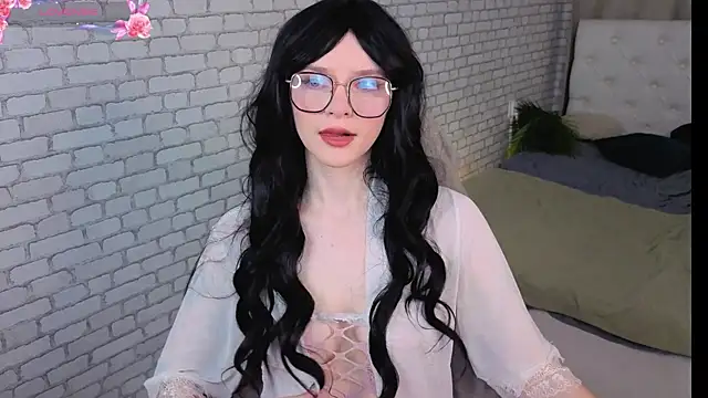 KiraMountrays online show from 10.14.25