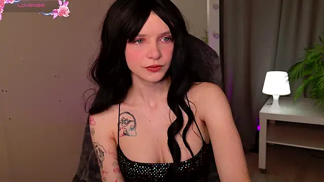 KiraMountrays online show from 10.19.25