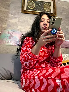 Snapshot of PrincessYYara chatting on 10.11.25 PrincessYYara online show from 10.11.25