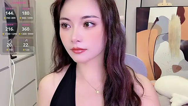 Snapshot of L-xI668 chatting on 10.24.25 L-xI668 online show from 10.24.25