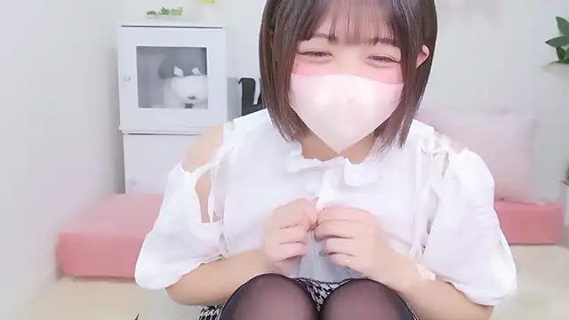 Snapshot of Hinata_Sun chatting on 10.06.25 Hinata Sun online show from 10.06.25