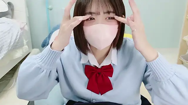 Hinata Sun online show from 11.10.25