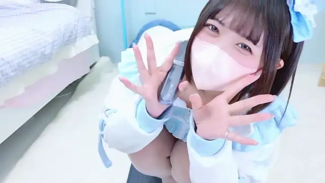 Hinata Sun online show from 11.17.25