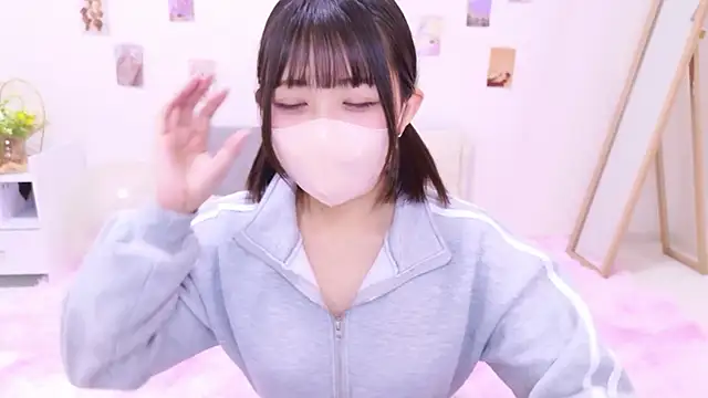 Hinata Sun online show from 11.22.25