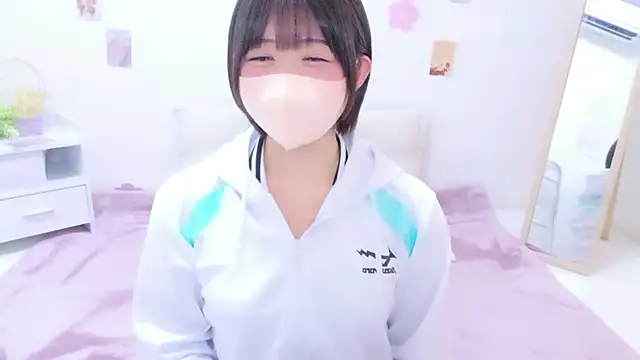 Hinata Sun online show from 05.18.26