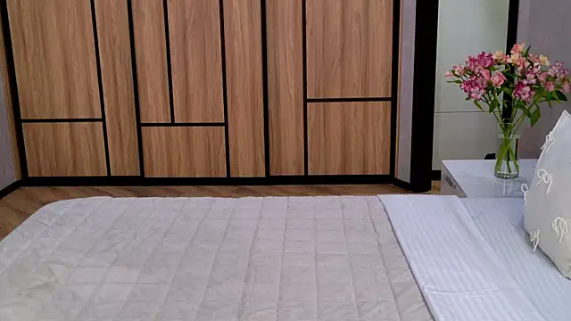 AmadaReine online show from 04.13.26