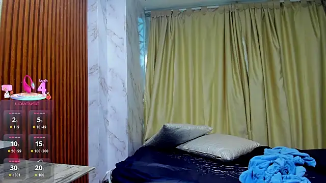 Kiara Zahiri   online show from 09.26.25