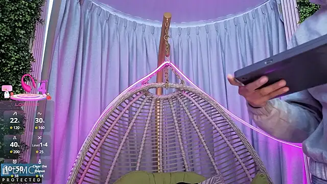 Kiara Zahiri   online show from 10.10.25