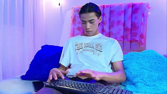 camilo nom online show from 11.04.25