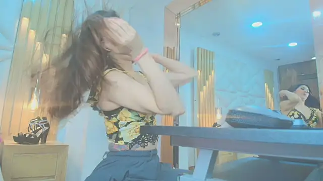 Snapshot of Rose_Nichols chatting on 11.02.25 Rose Nichols online show from 11.02.25