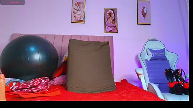 Snapshot of Rose_Nichols chatting on 02.26.26 Rose Nichols online show from 02.26.26