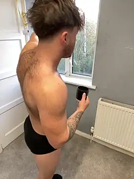 Snapshot of harleybarker chatting on 10.30.25 harleybarker online show from 10.30.25