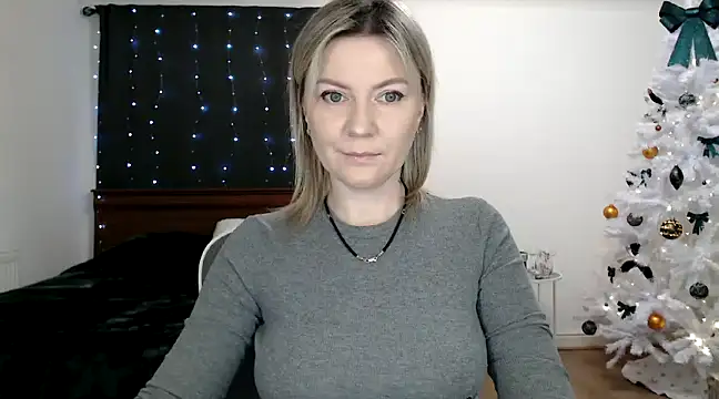 Snapshot of ParadiseAlina chatting on 12.15.24 ParadiseAlina online show from 12.15.24