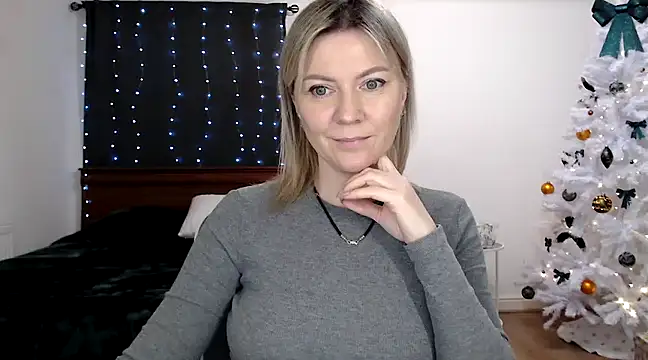 Snapshot of ParadiseAlina chatting on 12.15.24 ParadiseAlina online show from 12.15.24