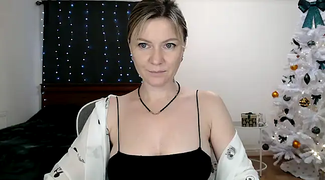 Snapshot of ParadiseAlina chatting on 12.17.24 ParadiseAlina online show from 12.17.24