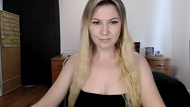 Snapshot of ParadiseAlina chatting on 09.14.25 ParadiseAlina online show from 09.14.25