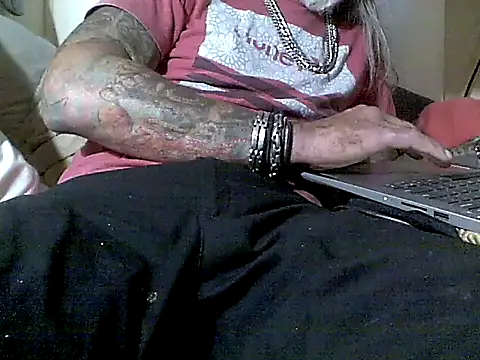 Snapshot of crassanova chatting on 12.16.25 crassanova online show from 12.16.25