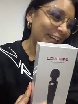 Snapshot of Zui_Rouse chatting on 09.27.25 Zui Rouse online show from 09.27.25