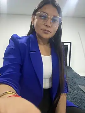 Snapshot of Zui_Rouse chatting on 09.29.25 Zui Rouse online show from 09.29.25