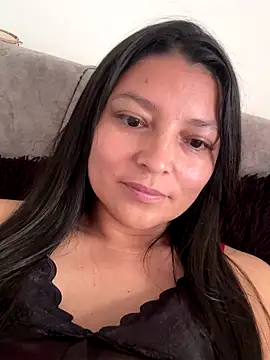 Snapshot of Zui_Rouse chatting on 10.04.25 Zui Rouse online show from 10.04.25