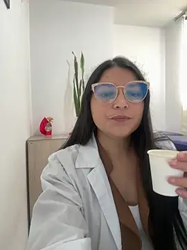 Snapshot of Zui_Rouse chatting on 10.06.25 Zui Rouse online show from 10.06.25