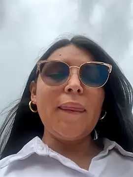 Snapshot of Zui_Rouse chatting on 10.24.25 Zui Rouse online show from 10.24.25